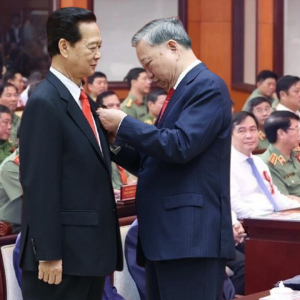 Phải chăng “đốt lò” chỉ để sưởi ấm liên minh mới?