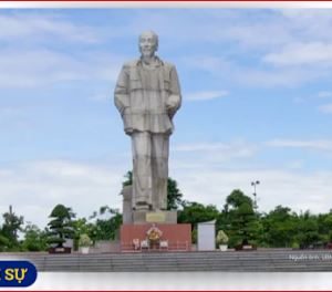 Công an vào cuộc vì dân chê Quảng trường không đẹp bằng Ecopark.