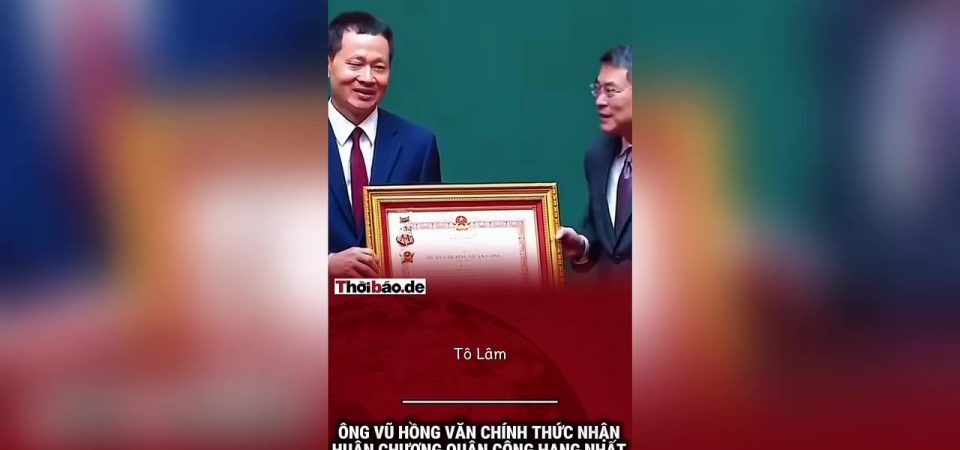 Ông Vũ Hồng Văn chính thức nhận Huân chương Quân công hạng Nhất từ tay Tổng Bí thư Tô Lâm